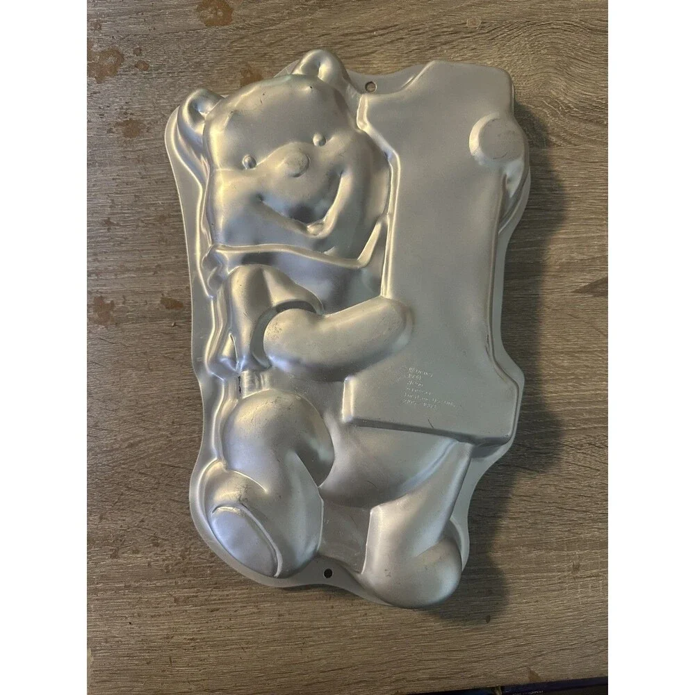 Wilton Disney 1998 Winnie the Pooh 1st Birthday Aluminum Cake Pan Mold